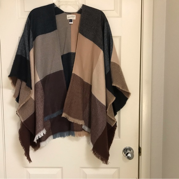 Universal Thread Good Co. Poncho - Picture 3 of 6